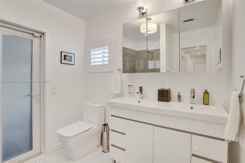 Villa ou maison à vendre à North Miami Beach, Floride: 5 chambres, 228.73 m2 № 1968196 - photo 27