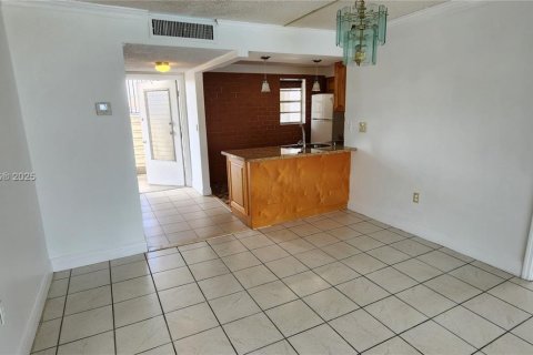 Купить кондоминиум в Майами, Флорида 2 спальни, 103.77м2, № 2012557 - фото 10