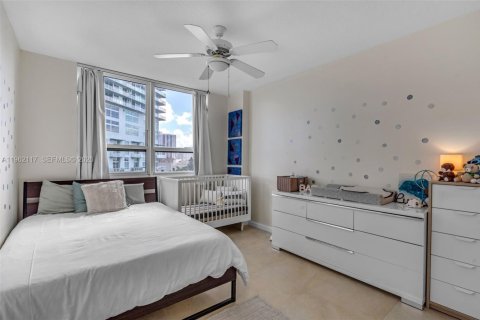 Condo in Miami, Florida, 2 bedrooms  № 2025253 - photo 22