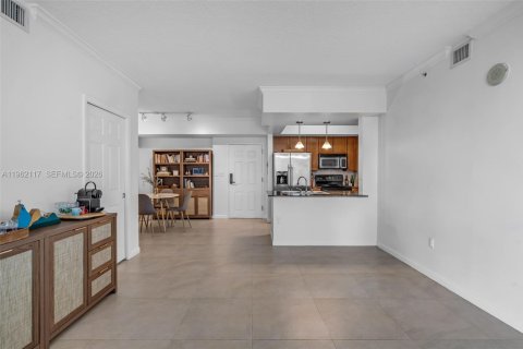 Condo in Miami, Florida, 2 bedrooms  № 2025253 - photo 14