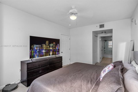 Condo in Miami, Florida, 2 bedrooms  № 2025253 - photo 21
