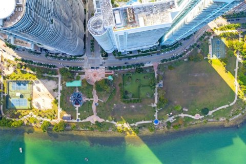 Condo in Miami, Florida, 2 bedrooms  № 2025253 - photo 28