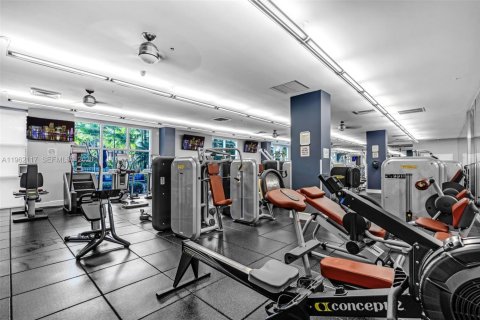 Condo in Miami, Florida, 2 bedrooms  № 2025253 - photo 30