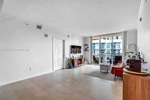 Condo in Miami, Florida, 2 bedrooms  № 2025253 - photo 8