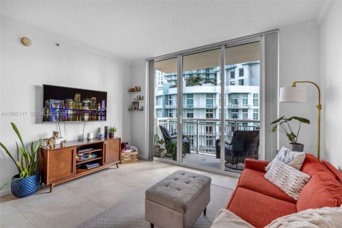 Condo in Miami, Florida, 2 bedrooms  № 2025253 - photo 13