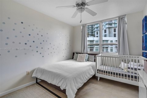 Condo in Miami, Florida, 2 bedrooms  № 2025253 - photo 23