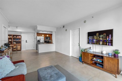 Condo in Miami, Florida, 2 bedrooms  № 2025253 - photo 5