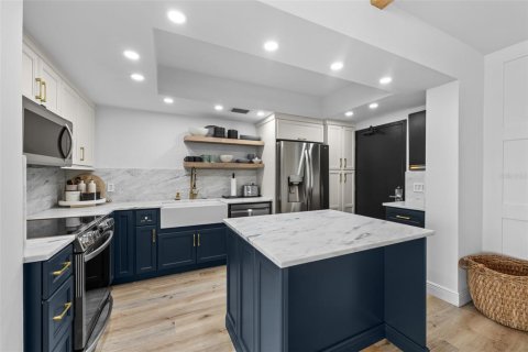 Condo in Saint Petersburg, Florida, 2 bedrooms № 2233678 - photo 14