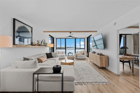 Condo in Saint Petersburg, Florida, 2 bedrooms № 2233678 - photo 6