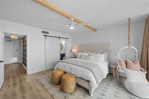 Condo in Saint Petersburg, Florida, 2 bedrooms № 2233678 - photo 19