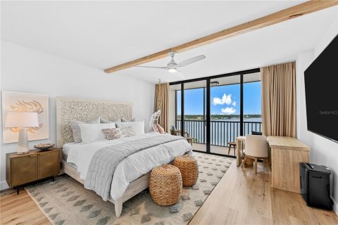 Condo in Saint Petersburg, Florida, 2 bedrooms № 2233678 - photo 18
