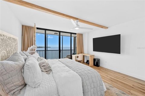 Condo in Saint Petersburg, Florida, 2 bedrooms № 2233678 - photo 20