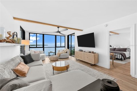 Condo in Saint Petersburg, Florida, 2 bedrooms № 2233678 - photo 8
