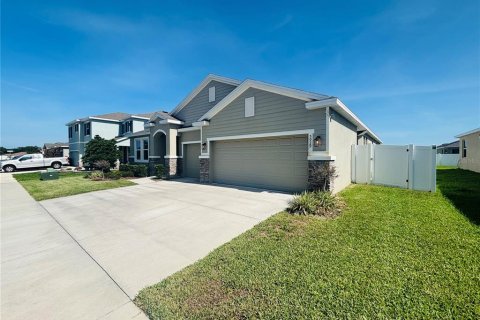 Casa en alquiler en Ocala, Florida, 4 dormitorios, 263.66 m2 № 1911662 - foto 1