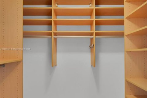 Condo in Miami, Florida, 1 bedroom  № 1944422 - photo 12