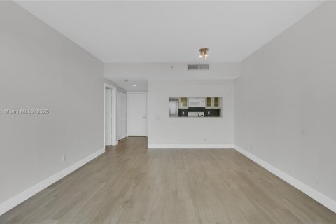 Condo in Miami, Florida, 1 bedroom  № 1944422 - photo 7