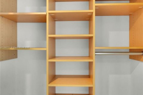 Condo in Miami, Florida, 1 bedroom  № 1944422 - photo 17