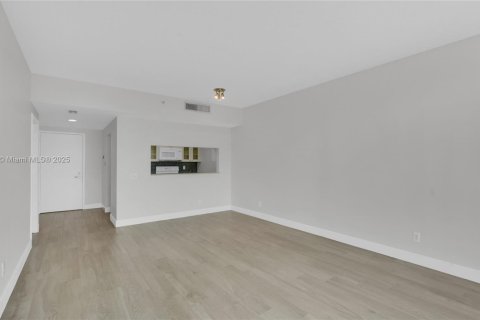 Condo in Miami, Florida, 1 bedroom  № 1944422 - photo 21