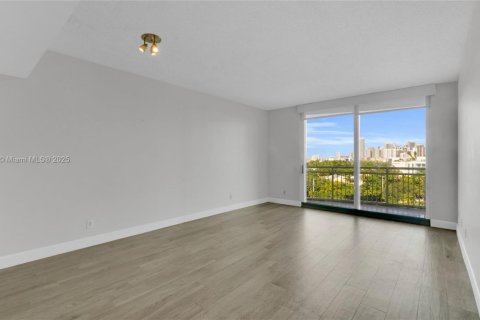Condo in Miami, Florida, 1 bedroom  № 1944422 - photo 9