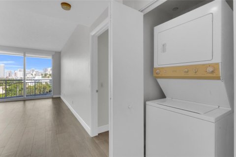Condo in Miami, Florida, 1 bedroom  № 1944422 - photo 5