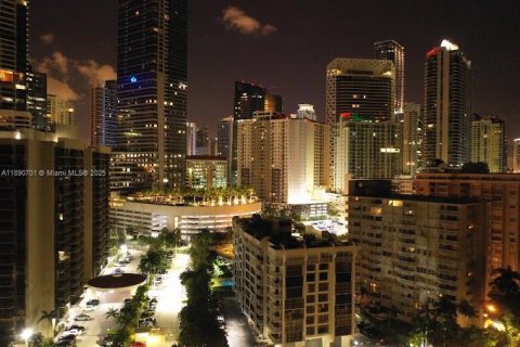 Condo in Miami, Florida, 1 bedroom  № 1944422 - photo 2