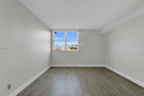 Condo in Miami, Florida, 1 bedroom  № 1944422 - photo 27