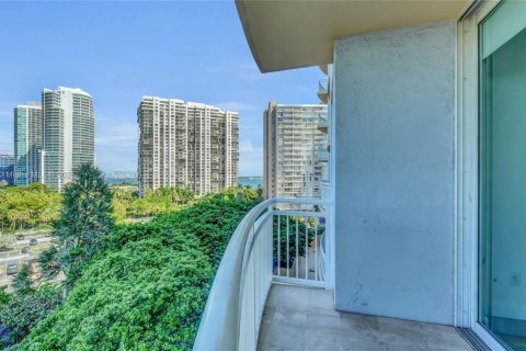 Condo in Miami, Florida, 1 bedroom  № 1944422 - photo 28