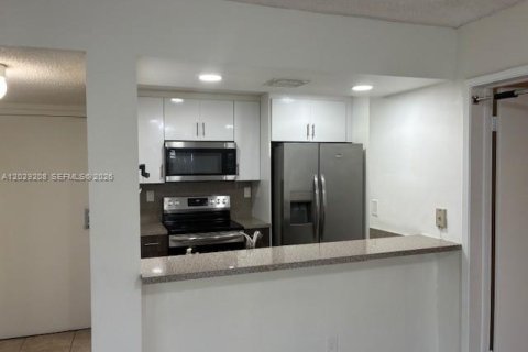 Снять в аренду квартиру в Хайалиа, Флорида 2 спальни, 85.93м2, № 2077589 - фото 4