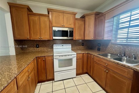 Copropriété à louer à Hialeah Gardens, Floride: 2 chambres, 106.84 m2 № 2292135 - photo 6