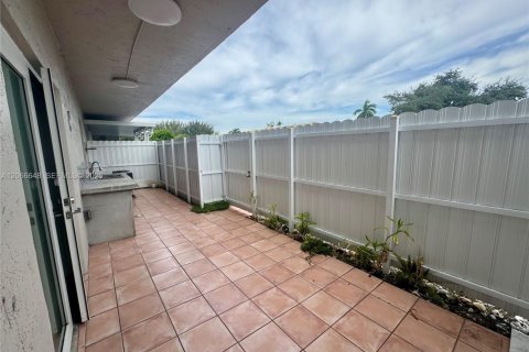 Copropriété à louer à Hialeah Gardens, Floride: 2 chambres, 106.84 m2 № 2292135 - photo 19