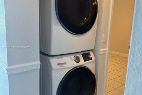 Copropriété à louer à Hialeah Gardens, Floride: 2 chambres, 106.84 m2 № 2292135 - photo 10