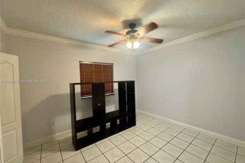 Copropriété à louer à Hialeah Gardens, Floride: 2 chambres, 106.84 m2 № 2292135 - photo 16