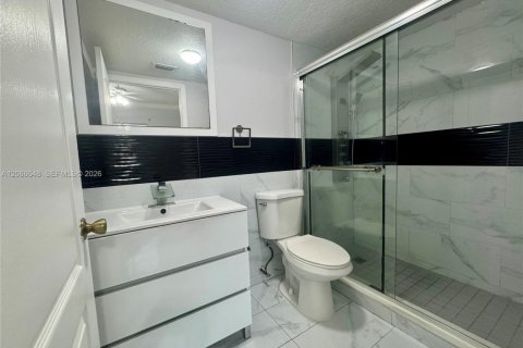 Copropriété à louer à Hialeah Gardens, Floride: 2 chambres, 106.84 m2 № 2292135 - photo 13