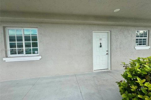 Copropriété à louer à Hialeah Gardens, Floride: 2 chambres, 106.84 m2 № 2292135 - photo 3