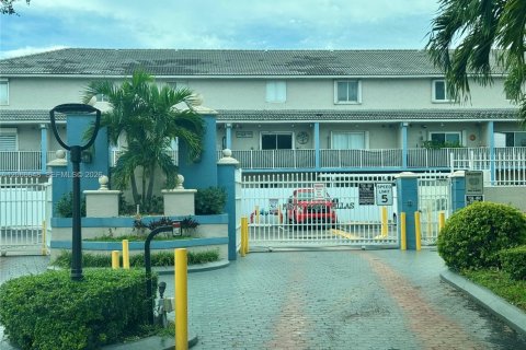 Condo à Hialeah Gardens, Floride, 2 chambres  № 2292135
