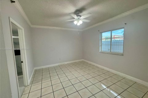 Copropriété à louer à Hialeah Gardens, Floride: 2 chambres, 106.84 m2 № 2292135 - photo 12