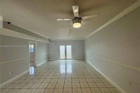 Copropriété à louer à Hialeah Gardens, Floride: 2 chambres, 106.84 m2 № 2292135 - photo 8