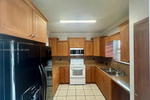Copropriété à louer à Hialeah Gardens, Floride: 2 chambres, 106.84 m2 № 2292135 - photo 5