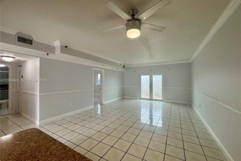 Copropriété à louer à Hialeah Gardens, Floride: 2 chambres, 106.84 m2 № 2292135 - photo 7