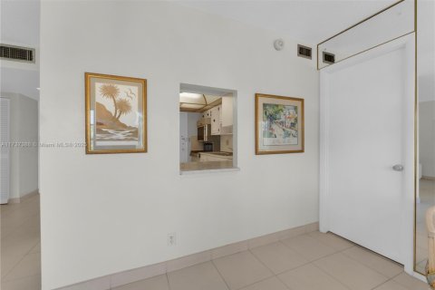 Condominio en venta en Hallandale Beach, Florida, 1 dormitorio, 78.97 m2 № 1861108 - foto 20