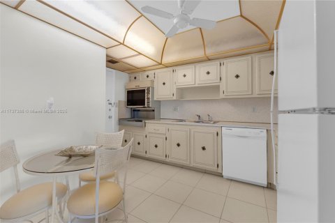 Condominio en venta en Hallandale Beach, Florida, 1 dormitorio, 78.97 m2 № 1861108 - foto 6