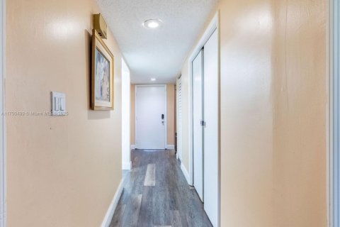 Condo in Weston, Florida, 3 bedrooms  № 1699495 - photo 14