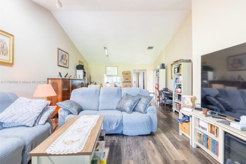 Condo in Weston, Florida, 3 bedrooms  № 1699495 - photo 7