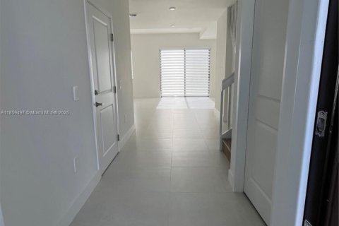 Adosado en venta en Miami, Florida, 3 dormitorios № 2022742 - foto 3