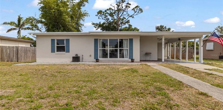House in Port Charlotte, Florida 2 bedrooms, 71.35 sq.m. № 1649052
