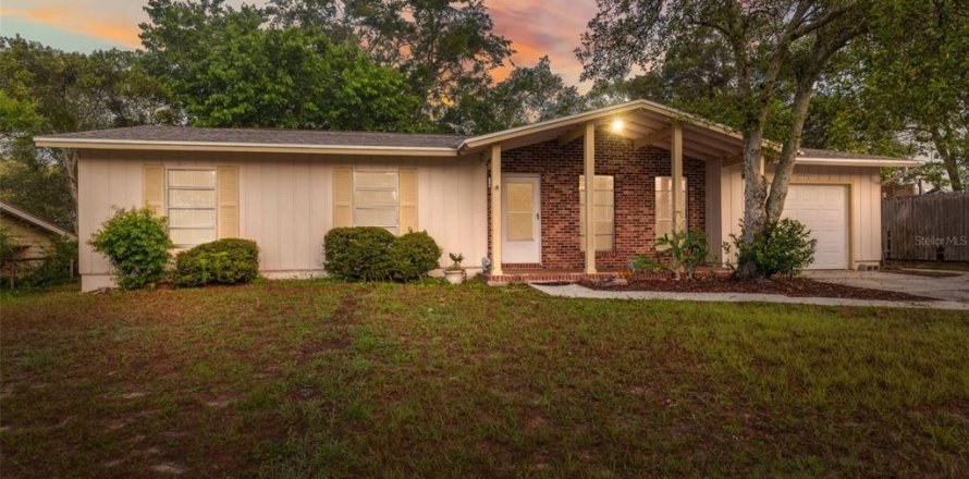 Villa ou maison à Spring Hill, Floride 3 chambres, 123.28 m2 № 1613382