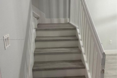 Touwnhouse à louer à Miami, Floride: 3 chambres, 138.24 m2 № 1948622 - photo 12