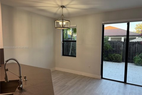 Touwnhouse à louer à Miami, Floride: 3 chambres, 138.24 m2 № 1948622 - photo 6