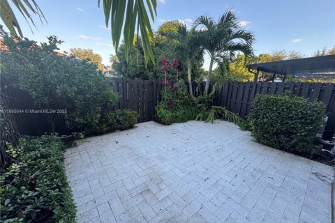 Touwnhouse à louer à Miami, Floride: 3 chambres, 138.24 m2 № 1948622 - photo 11