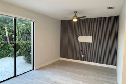Touwnhouse à louer à Miami, Floride: 3 chambres, 138.24 m2 № 1948622 - photo 8